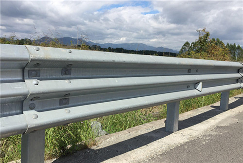 护栏板