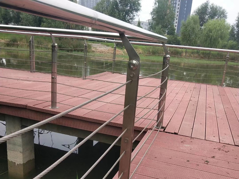 钢丝绳索护栏
